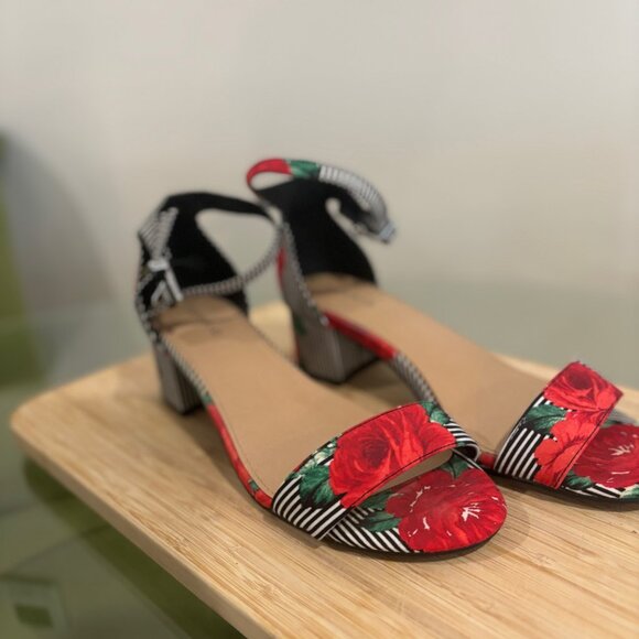 Floral Stripe Heels - Picture 2 of 4